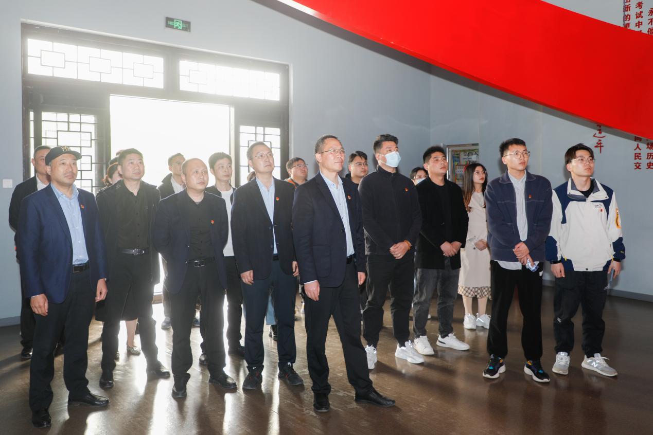 港產(chǎn)公司黨支部開展“緬懷革命先烈 傳承紅色基因”主題黨日活動(dòng)1.jpg