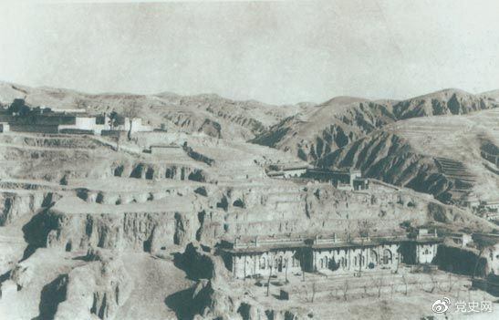 1947年12月25日至28日，中共中央在陜北米脂楊家溝召開擴(kuò)大會(huì)議（十二月會(huì)議）。圖為會(huì)議會(huì)址。